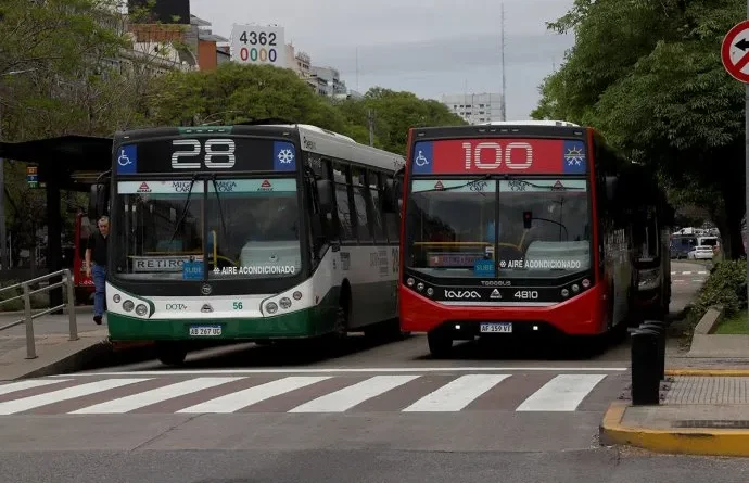 Expectativa por una decisiva negociación salarial para evitar un paro de colectivos